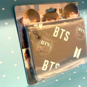 BTS Women’s Wallet: Color Black and pink interior
